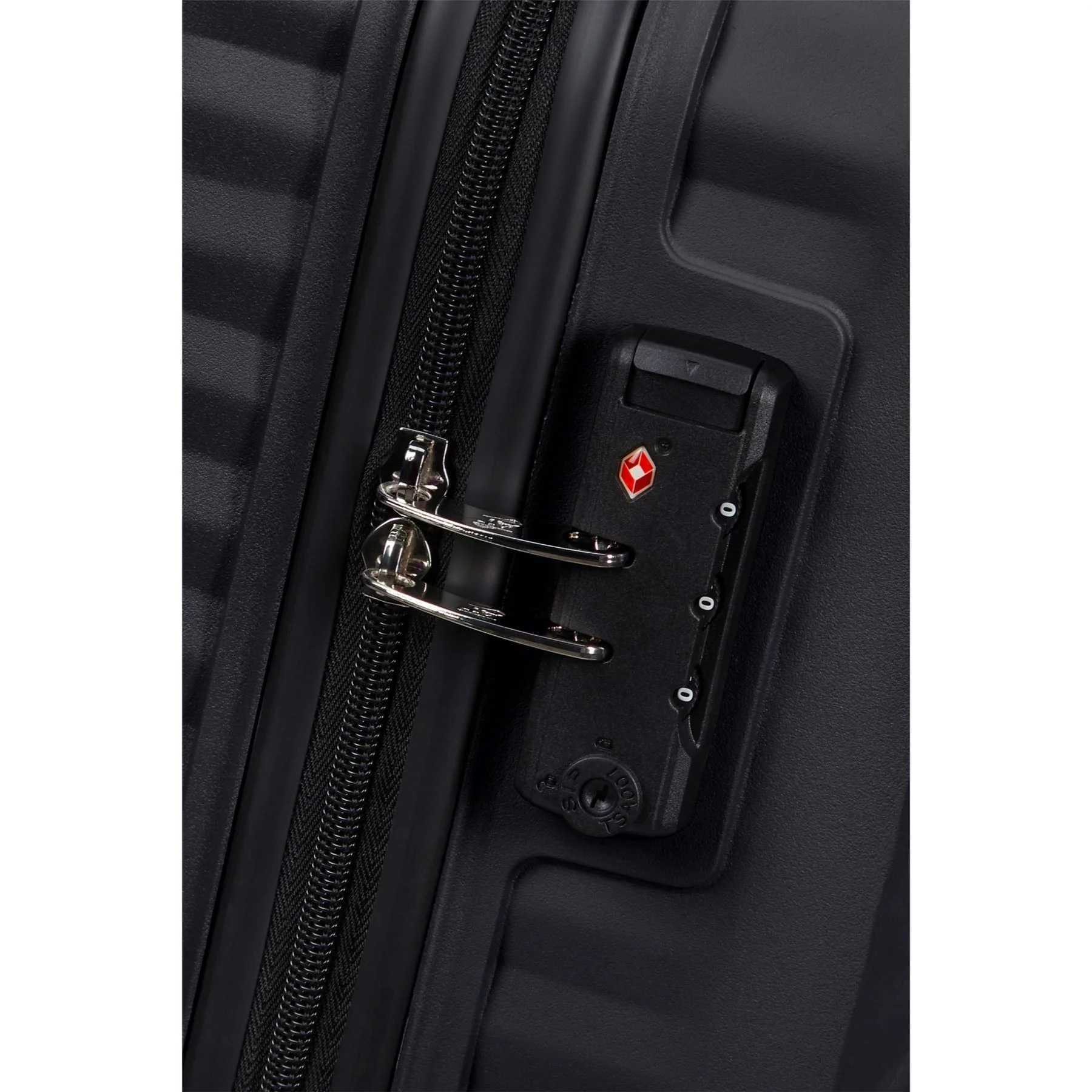 American Tourister Jetdriver 2.0 Hard-Shell Spinner Suitcase - Image 6