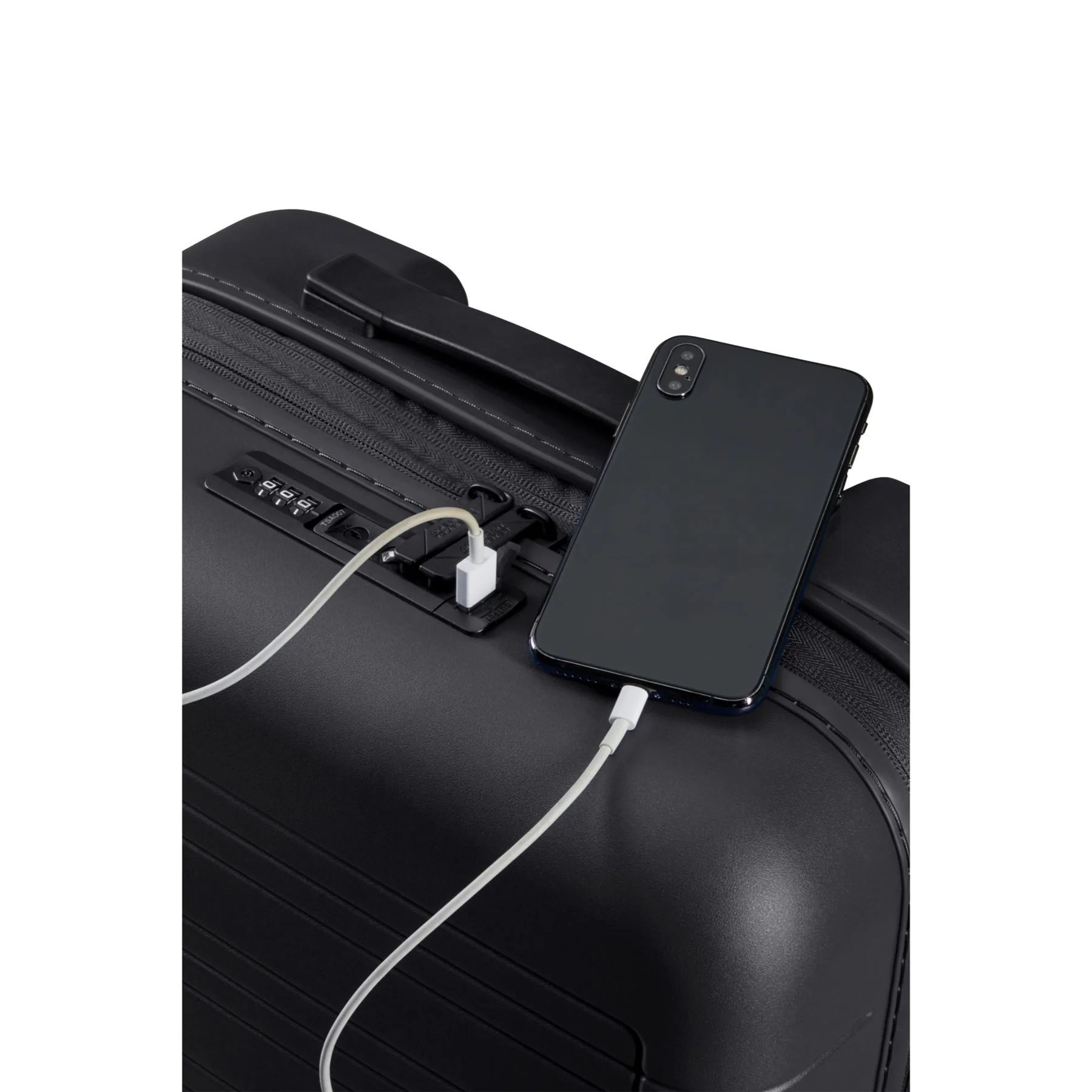 American Tourister Novastream Expanding 4 Wheeled Trolley Suitcase - Image 17