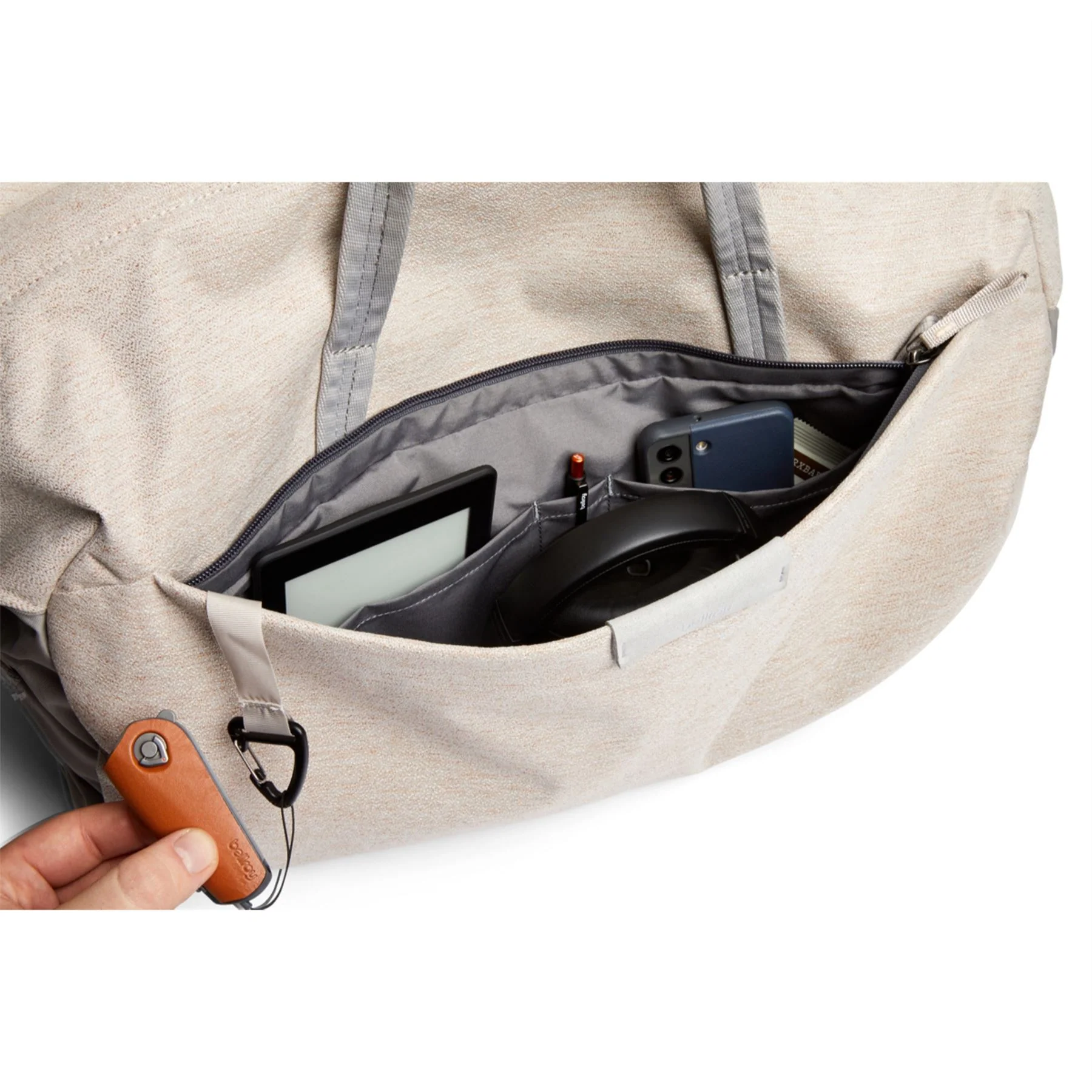 Bellroy Classic Weekender Holdall - Image 9