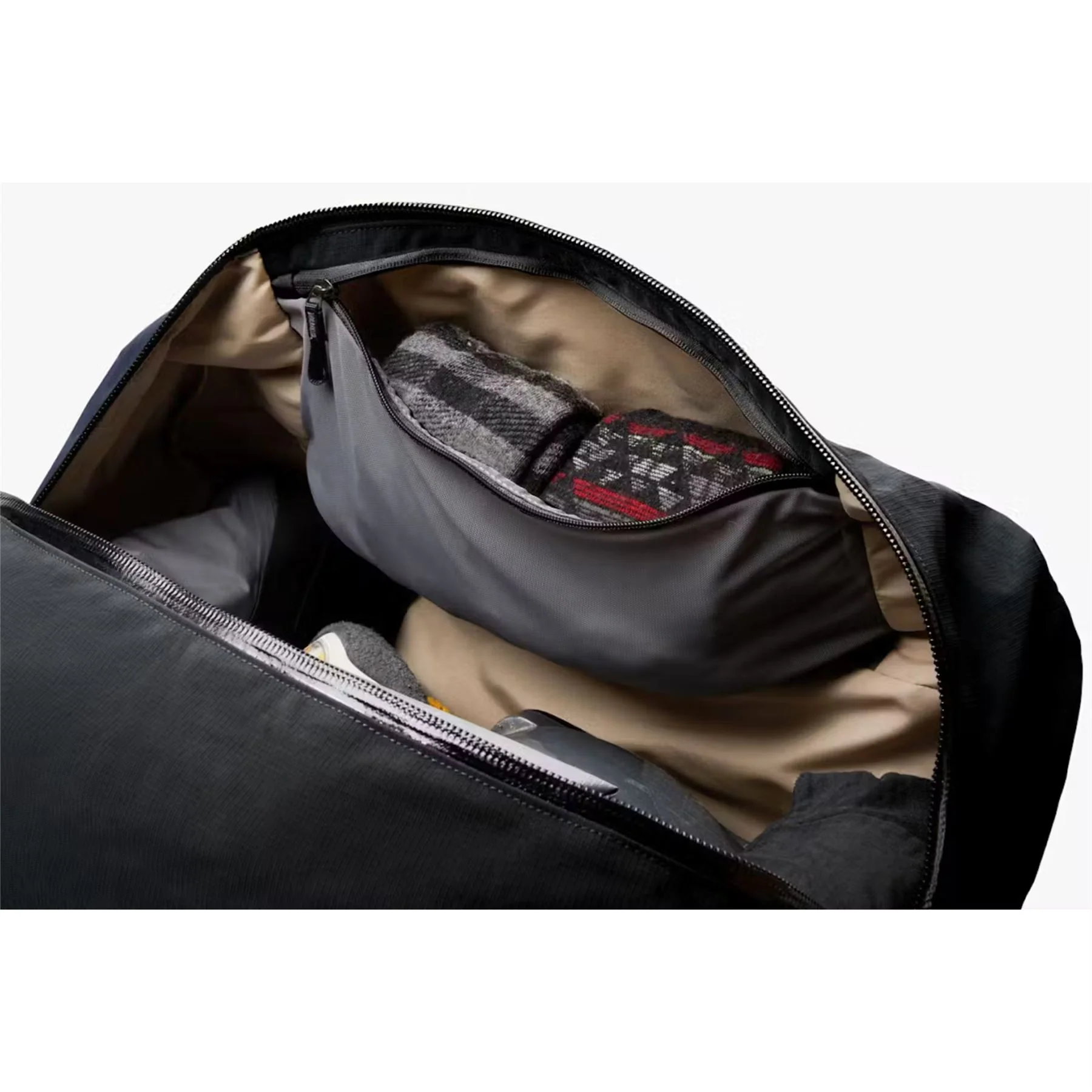 Bellroy Venture Duffel Holdall - Image 13